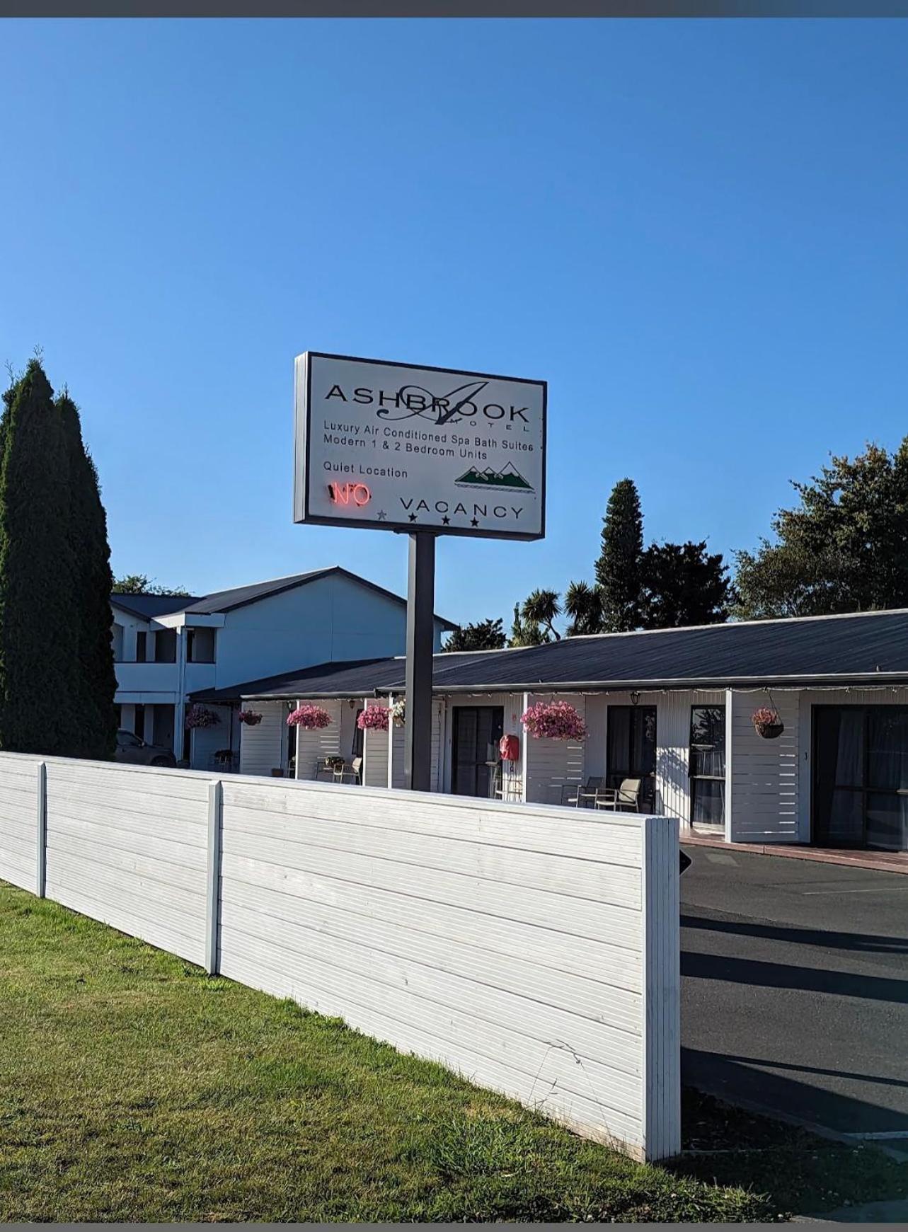 Ashbrook Motel Таупо Экстерьер фото